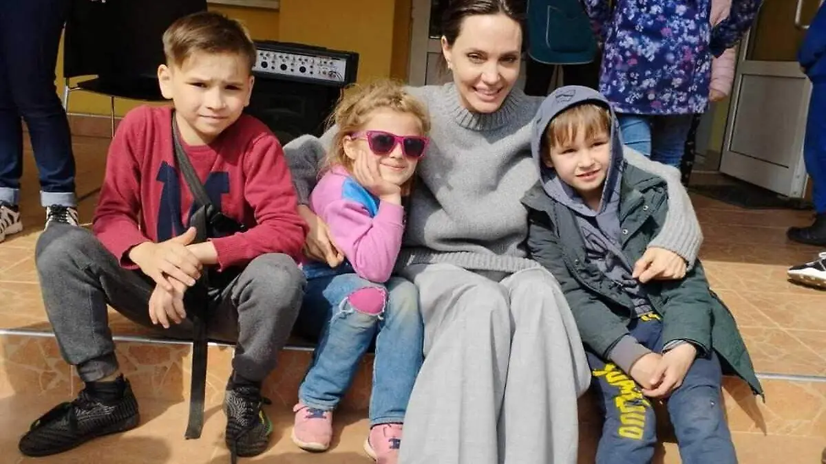 Angelina Jolie visita Ucrania_1